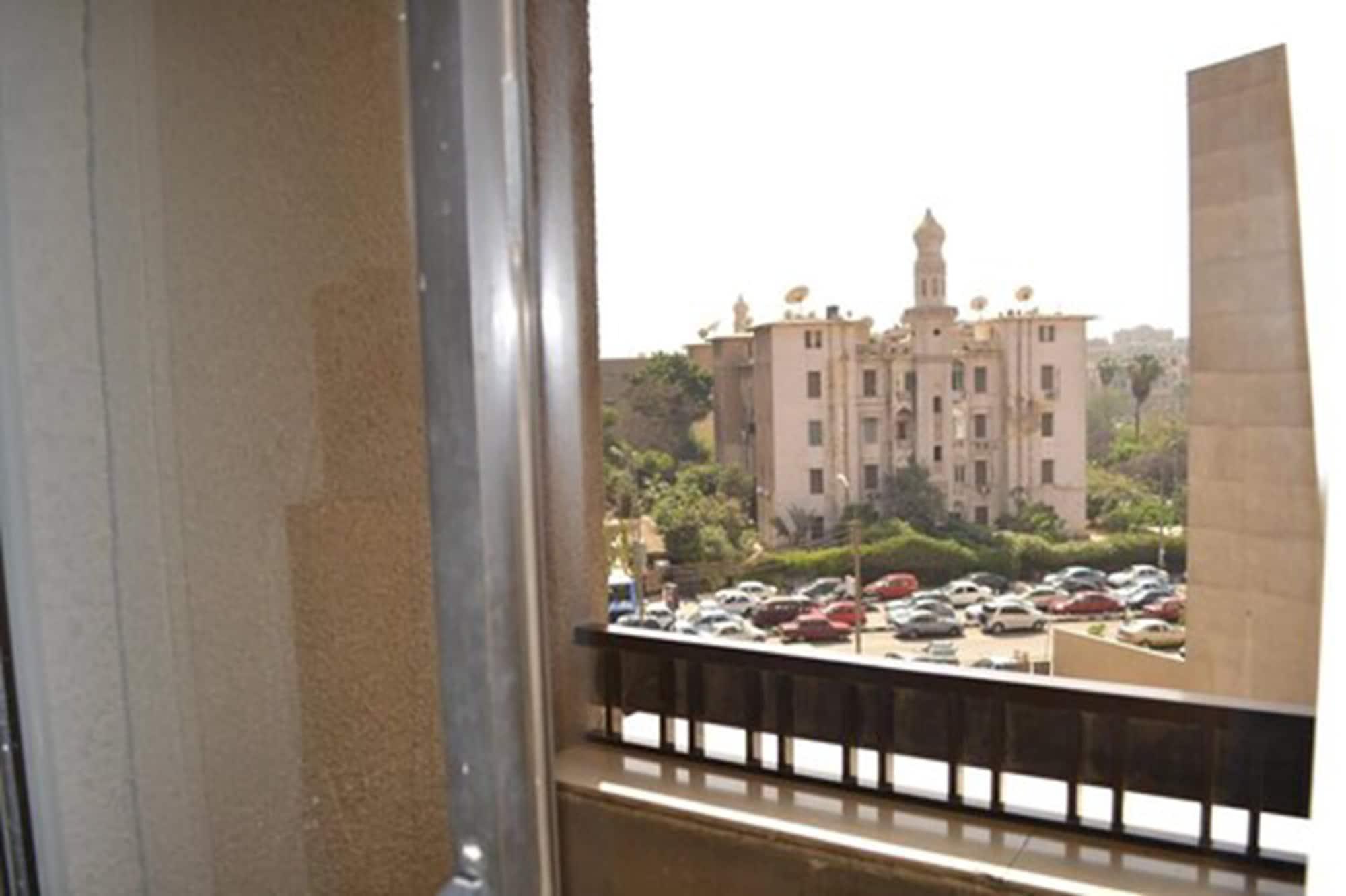 Бейрут 3. Бейрут вид из окна. Окна в Каире. Вид из окна на Каир центр. Каир дома без окон.